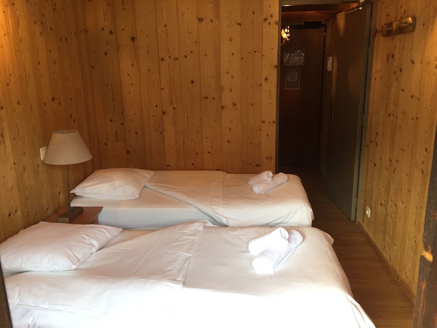 Imagen de la habitación del Hotel Les Combelles. Foto 8