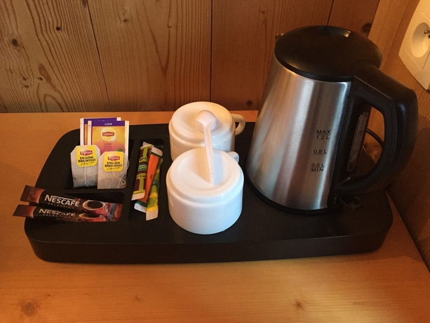 Imagen de la habitación del Hotel Les Combelles. Foto 12