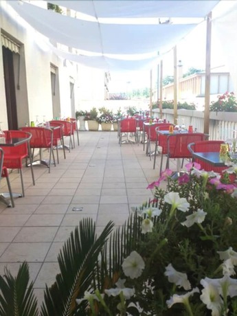 Imagen del bar/restaurante del Hotel Les Cordeliers. Foto 7