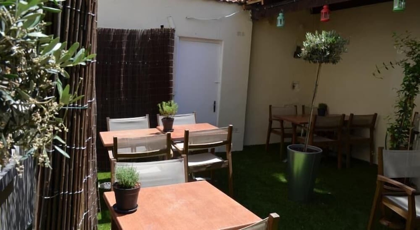 Imagen de los exteriores del Hotel Les Corps Saints. Foto 16