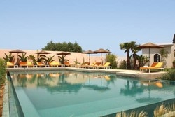 Imagen de la piscina del Hotel Les Cypr&egrave;s. Foto 11
