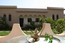 Imagen de los exteriores del Hotel Les Cypr&egrave;s. Foto 8