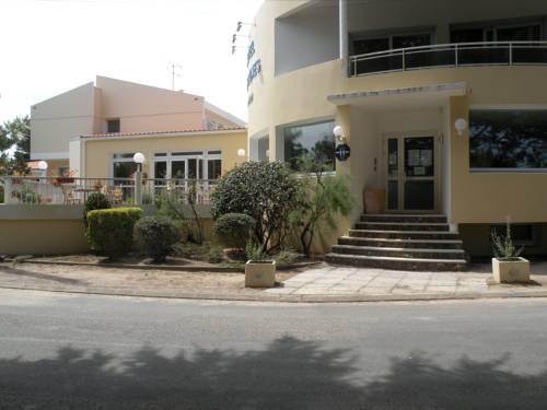 Imagen de la habitación del Hotel Les Dunes. Foto 12