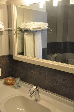 Imagen de la habitación del Hotel Les Echevins. Foto 4