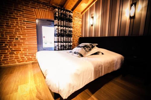 Imagen de la habitación del Hotel Les Ecuries De La Tour. Foto 8