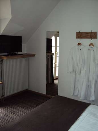 Imagen de la habitación del Hotel Les Eleveurs. Foto 17