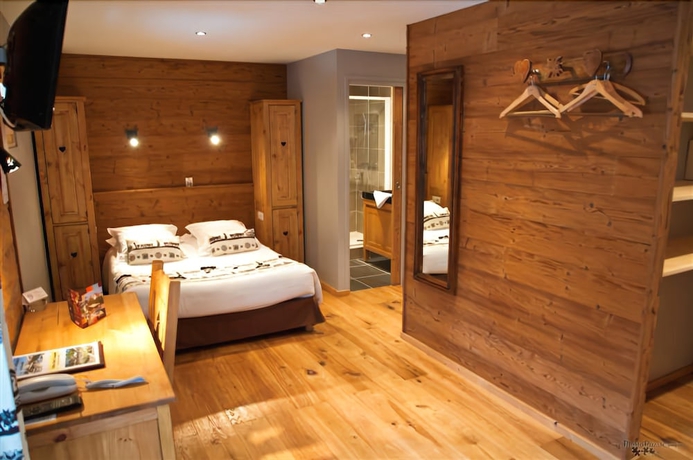 Imagen de la habitación del Hotel Les Escondus. Foto 2