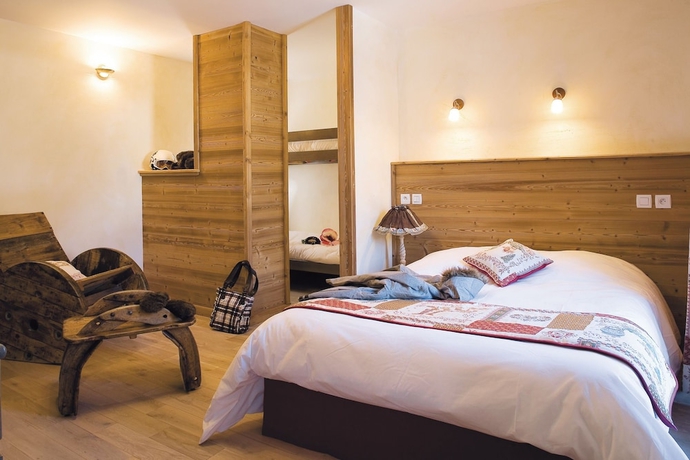 Imagen de la habitación del Hotel Les Escondus. Foto 15