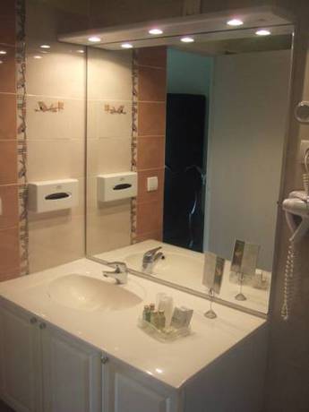 Imagen de la habitación del Hotel Les Etangs De Guibert. Foto 8