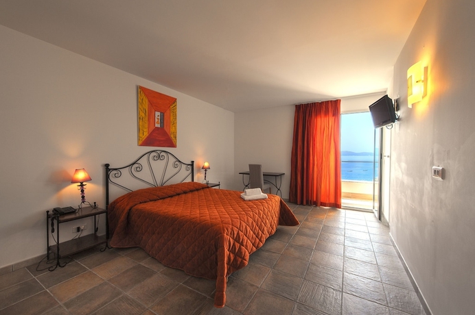 Imagen de la habitación del Hotel Les Eucalyptus. Foto 2