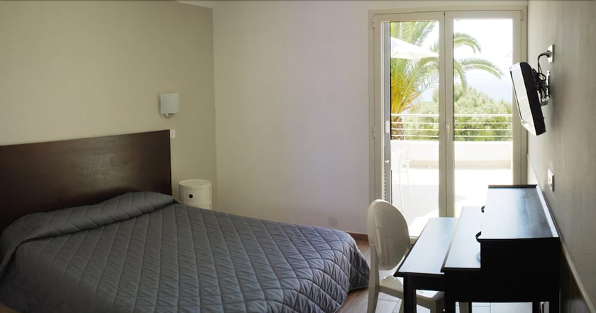 Imagen de la habitación del Hotel Les Eucalyptus. Foto 10