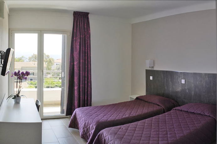 Imagen de la habitación del Hotel Les Eucalyptus. Foto 11