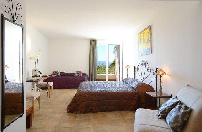 Imagen de la habitación del Hotel Les Eucalyptus. Foto 13