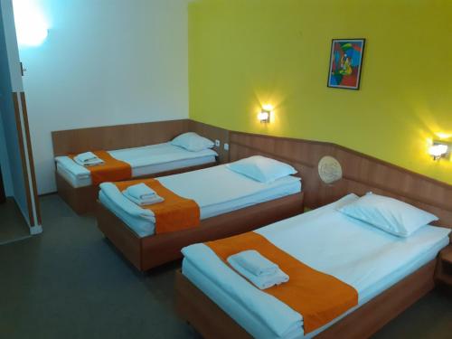 Imagen de la habitación del Hotel Les. Foto 17