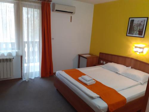 Imagen de la habitación del Hotel Les. Foto 19