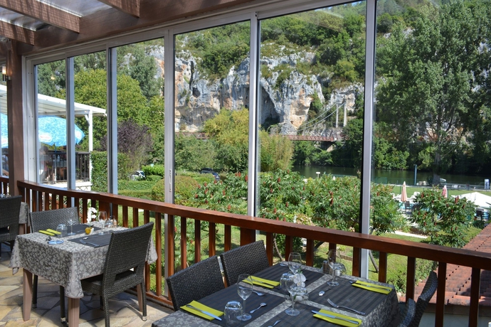 Imagen del bar/restaurante del Hotel Les Falaises. Foto 3