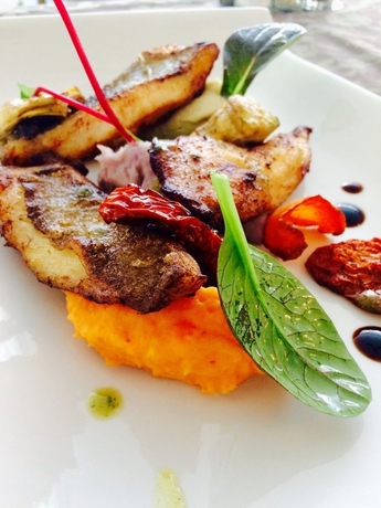 Imagen del bar/restaurante del Hotel Les Falaises. Foto 5