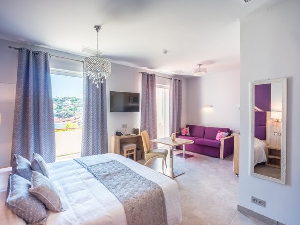 Imagen de la habitación del Hotel Les Flots Bleus. Foto 17