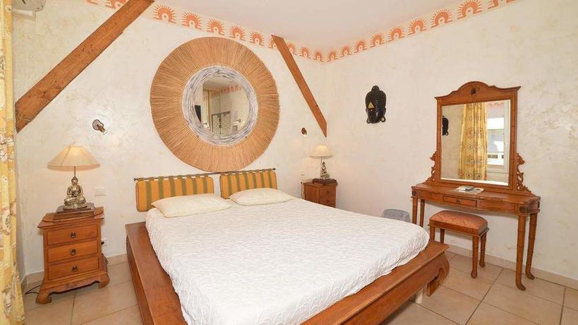 Imagen de la habitación del Hotel Les Flots Bleus, LE LAVANDOU. Foto 6