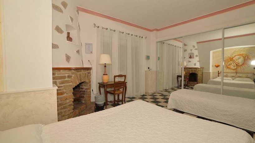 Imagen de la habitación del Hotel Les Flots Bleus, LE LAVANDOU. Foto 9