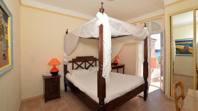 Imagen de la habitación del Hotel Les Flots Bleus, LE LAVANDOU. Foto 10