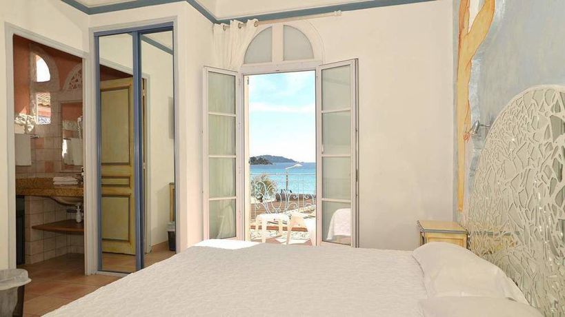 Imagen de la habitación del Hotel Les Flots Bleus, LE LAVANDOU. Foto 11