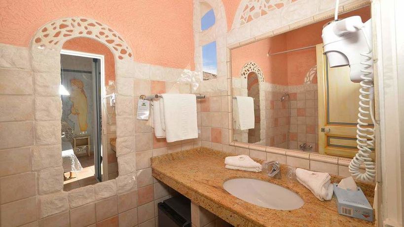 Imagen de la habitación del Hotel Les Flots Bleus, LE LAVANDOU. Foto 12