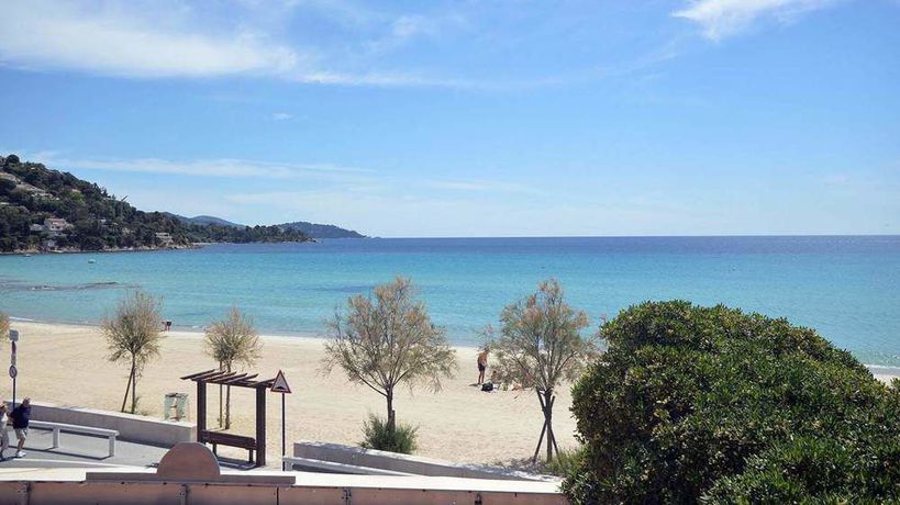 Imagen de los exteriores del Hotel Les Flots Bleus, LE LAVANDOU. Foto 15