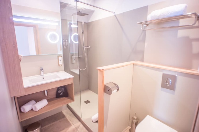 Imagen general del Hotel Les Flots Bleus, Saint Raphael. Foto 2