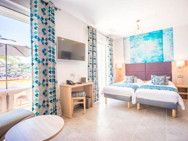 Imagen general del Hotel Les Flots Bleus, Saint Raphael. Foto 8