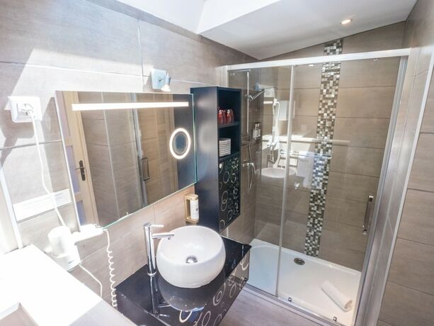 Imagen general del Hotel Les Flots Bleus, Saint Raphael. Foto 14