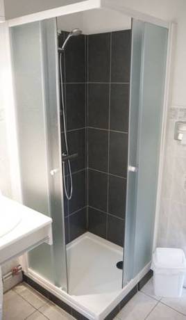 Imagen de la habitación del Hotel Les Frangins. Foto 11