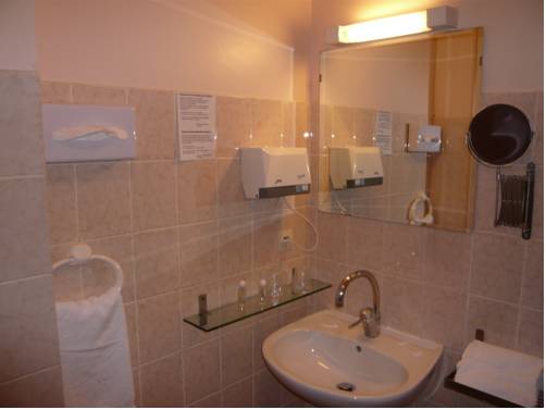 Imagen de la habitación del Hotel Les Gabarres. Foto 10