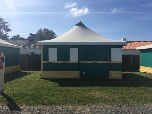 Imagen de la habitación del Hotel Les Gatinelles. Foto 9