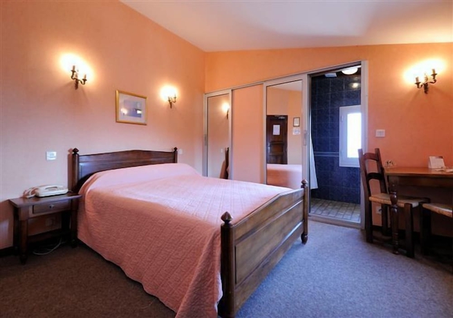 Imagen de la habitación del Hotel Les G&eacute;raniums. Foto 10