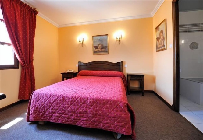 Imagen de la habitación del Hotel Les G&eacute;raniums. Foto 11