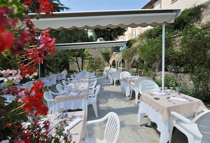 Imagen del bar/restaurante del Hotel Les G&eacute;raniums. Foto 9