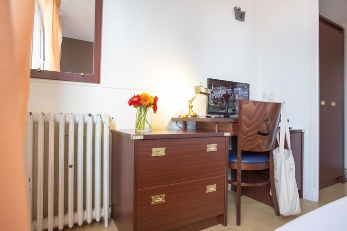 Imagen de la habitación del Hotel Les Gens De Mer Lorient. Foto 8