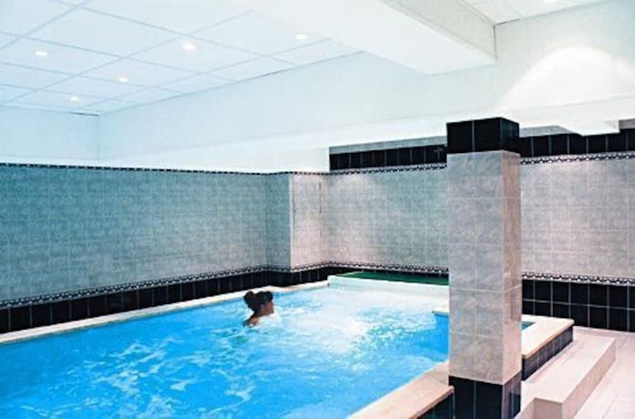 Imagen de la piscina del Hotel Les Glaciers. Foto 18