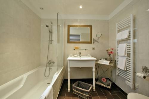 Imagen de la habitación del Hotel Les Glycines - H&ocirc;tel and Spa. Foto 16