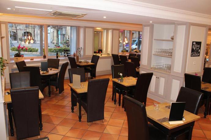 Imagen del bar/restaurante del Hotel Les Glycines, Remoulins. Foto 4