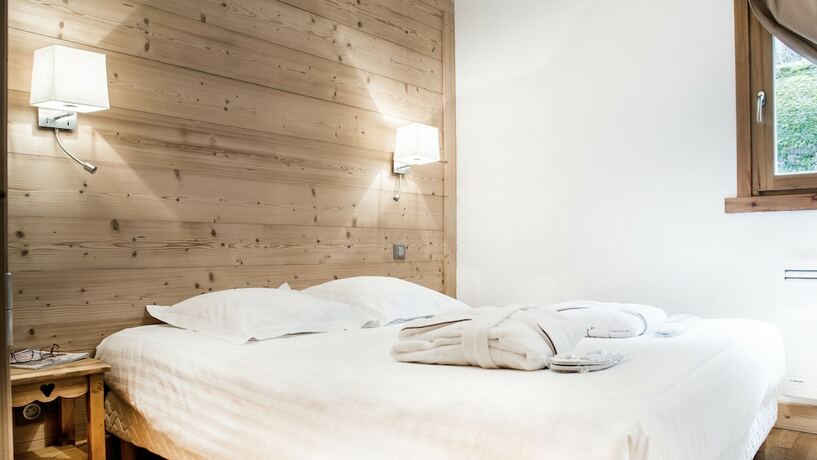 Imagen de la habitación del Hotel Les Grandes Alpes. Foto 15
