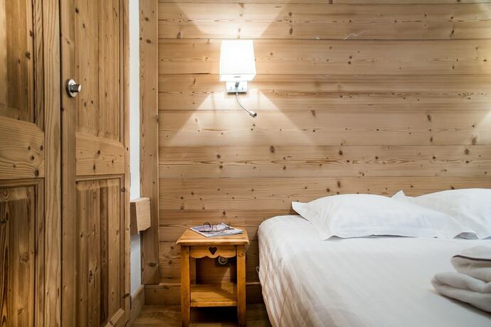 Imagen de la habitación del Hotel Les Grandes Alpes. Foto 17