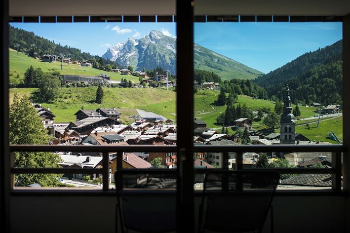Imagen de la habitación del Hotel Les Grandes Alpes. Foto 18