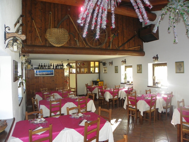 Imagen del bar/restaurante del Hotel Les Granges. Foto 4