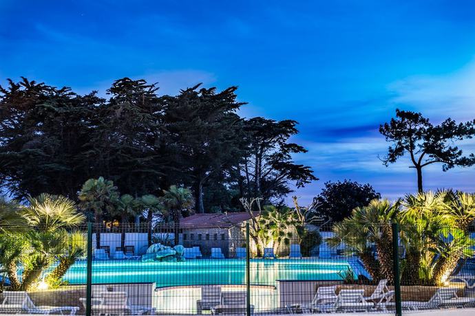 Imagen de la piscina del Hotel Les Grenettes. Foto 17