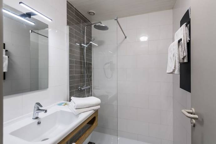 Imagen de la habitación del Hotel Les Grenettes. Foto 6