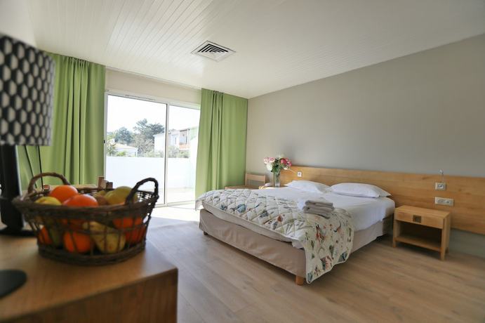 Imagen de la habitación del Hotel Les Grenettes. Foto 9