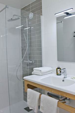 Imagen de la habitación del Hotel Les Grenettes. Foto 11