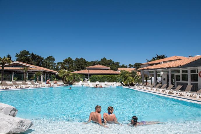 Imagen de la piscina del Hotel Les Grenettes. Foto 20